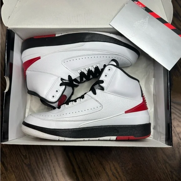 Jordan 2 OG Chicago Size 8 Men’s White and Black High-Top Sneakers - Picture 3 of 8